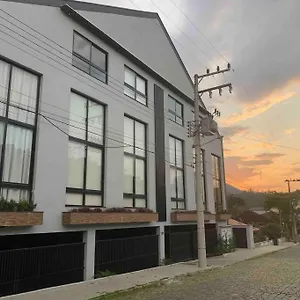 apto-novo-completo-p-turistas-no-coracao-da-cidade.santa-catarina-brasil.com/